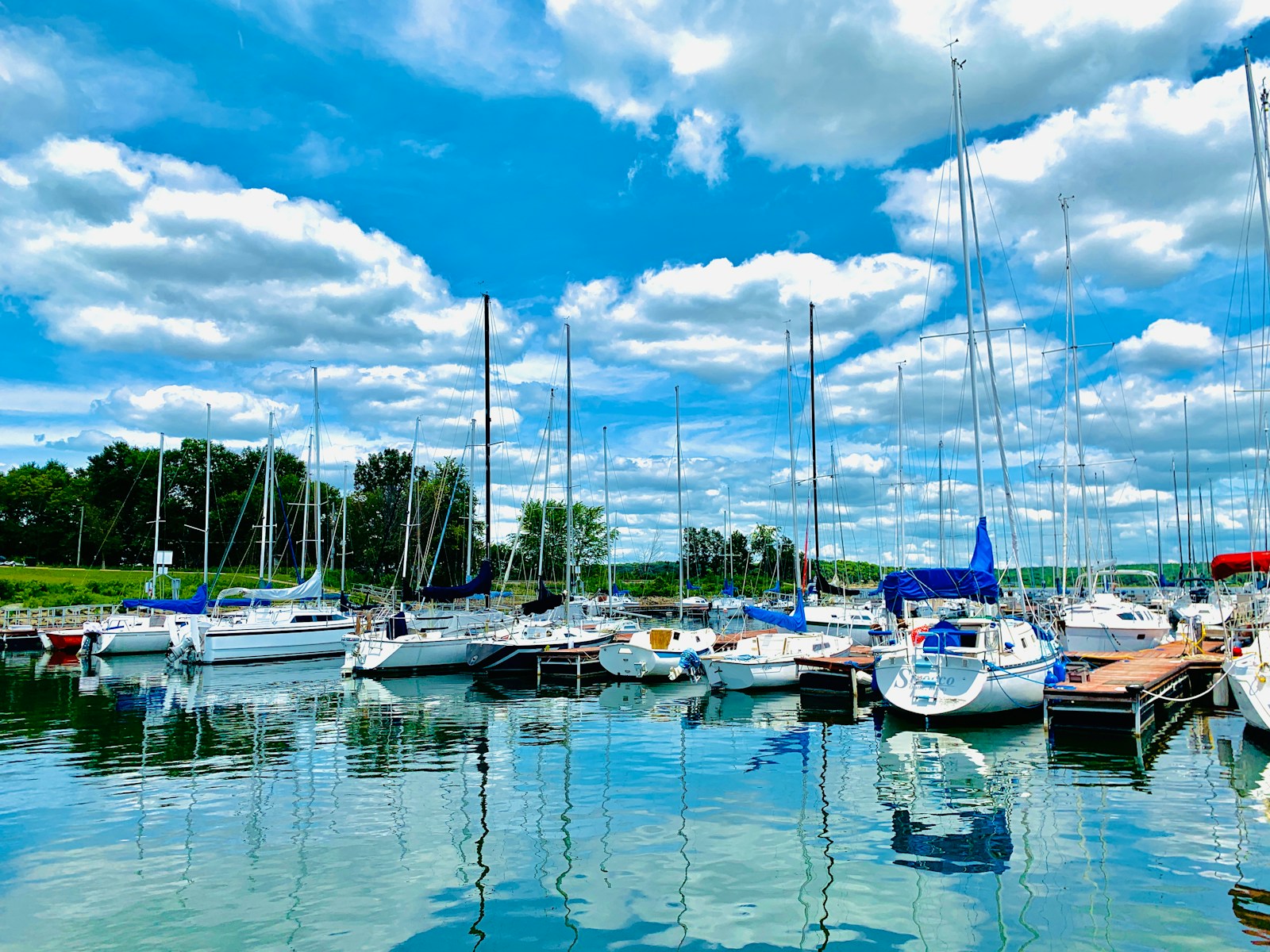 white and blue boats on sea under blue sky during daytime